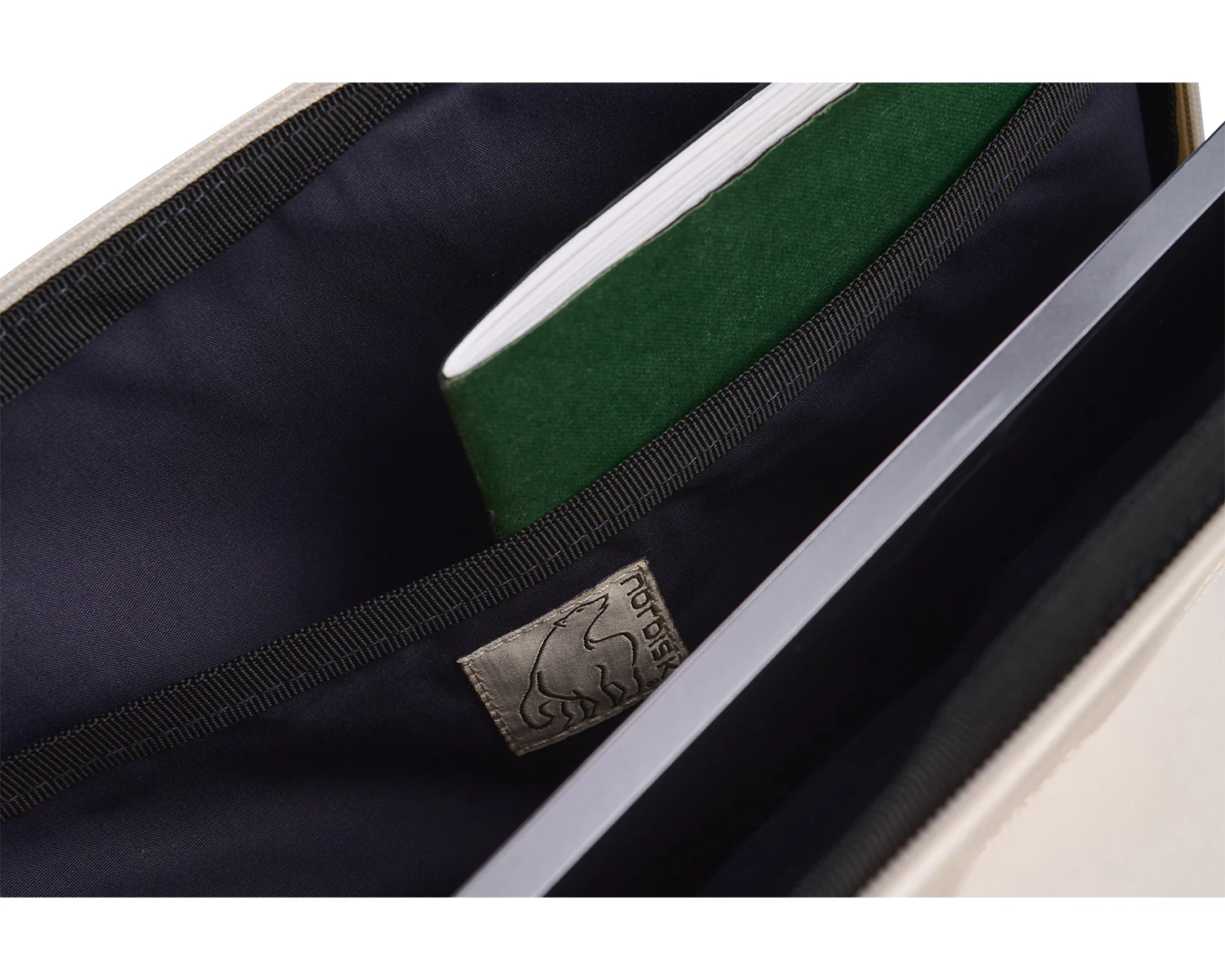 Askov Laptop Bag L | Sandshell - Image 10