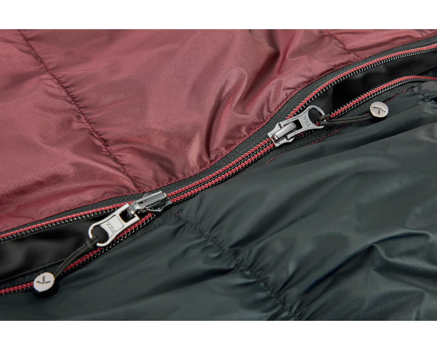 Voyage 300 Sleeping Bag - Right Zip | Ribbon Red - Image 7