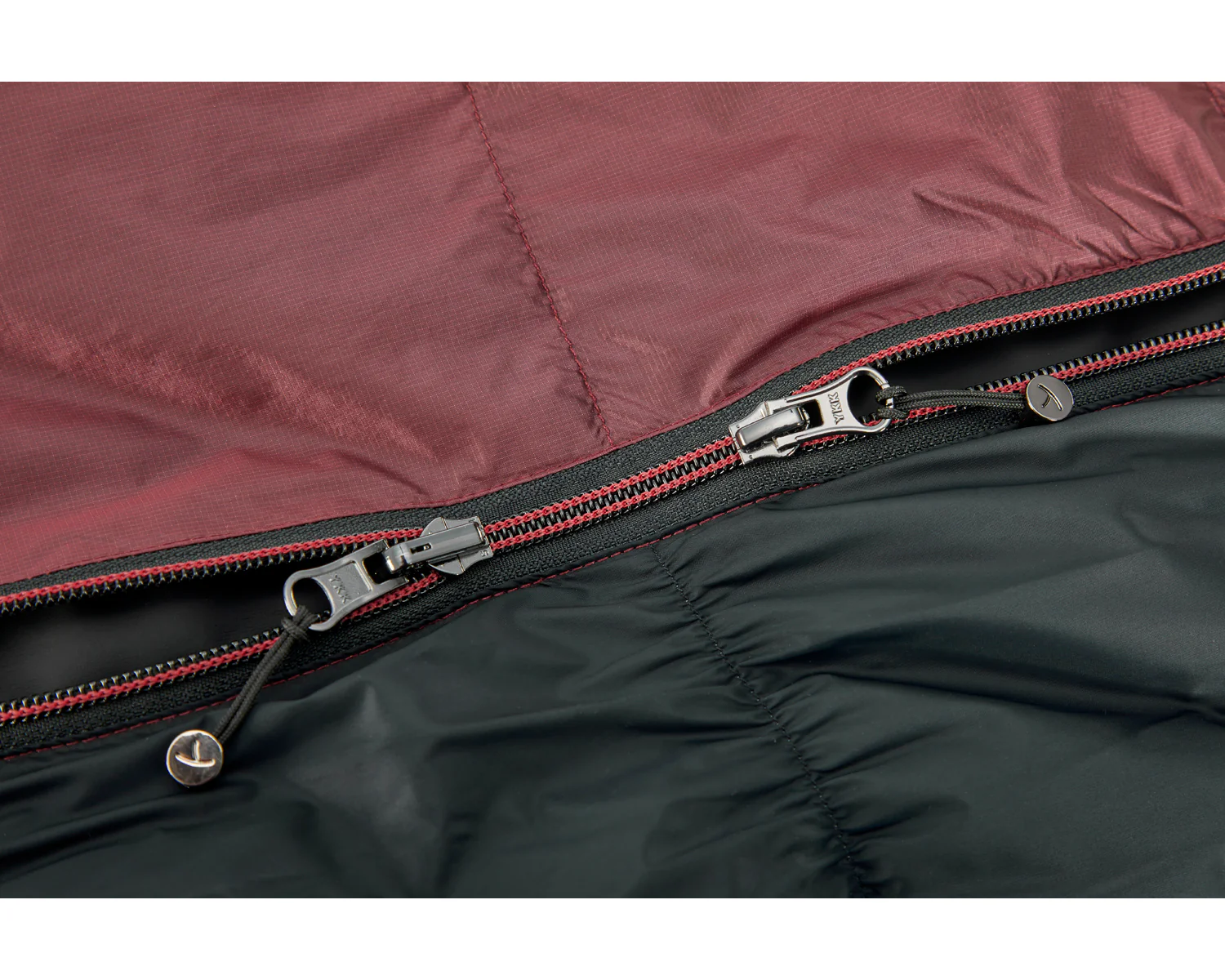 Voyage 500 Sleeping Bag - Right Zip | Ribbon Red - Image 7